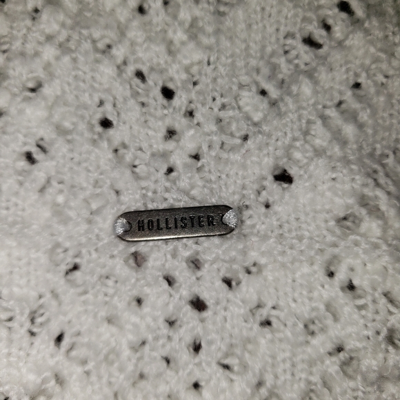 ❤Peekaboo Hollister Sweater (Juniors) - Picture 3 of 5
